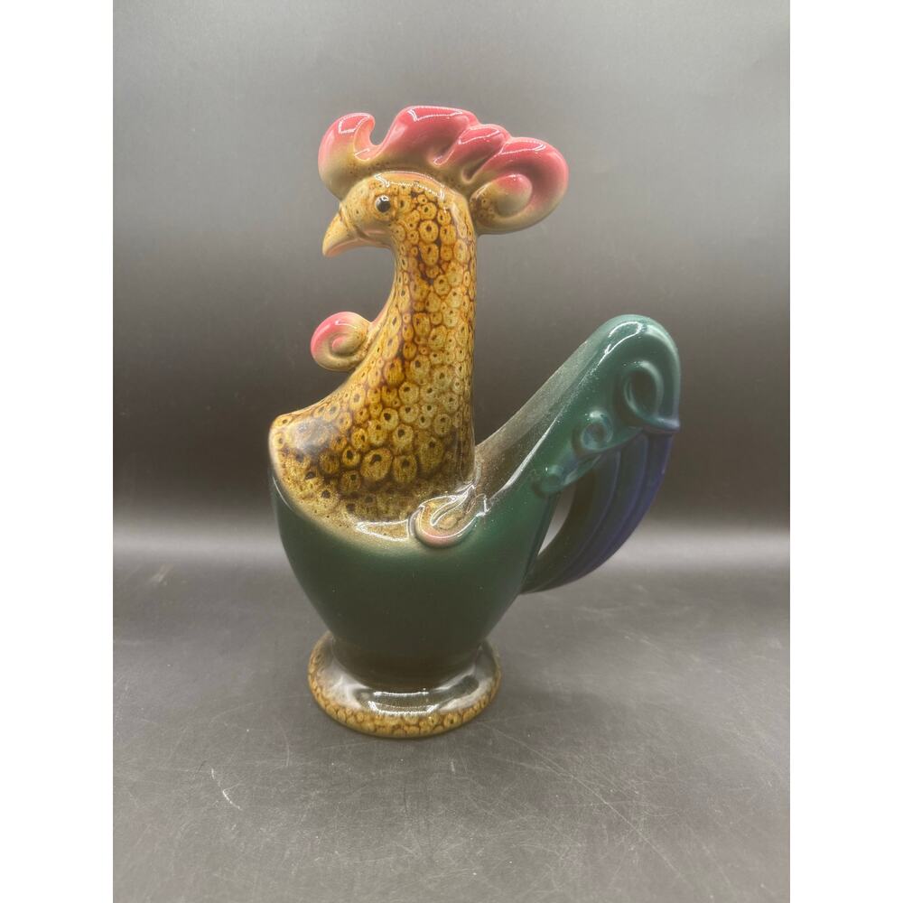 Homely Cottage-Style Rooster Display Statue – 10” Tall (Used)
